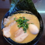 らーめん la.la.la. - 2014年10月24日(金)　とりパイタン(醤油)750円＋オーケストラ盛り(チャーシュー ロース・バラ各1枚・味玉1ケ・海苔3枚)250円