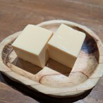 手打ちそば むら季  - お通しの「酒盗チーズ寄せ」