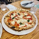 富良野チーズ工房 ピッツァ工房 - マルゲリータ（1,850円）