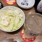 新時代 - 塩ダレキャベツ（３０２円）とパンチレモンサワー（３１２円）