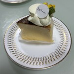 パティシエ・ヒロ ヤマモト - スフレフロマージュ(ふんわりとした甘さ控えめのチーズケーキ) 680円