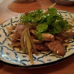 タイ食堂 バンガオ - ラム肉のレモングラスクミン炒め
