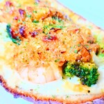 Bread Ship - 海老を三尾も乗せてくれている、ガーリックソース。