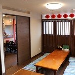 盛榮 - 内観写真:座敷、最大１２人（テーブル２席）