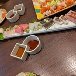 炭味旬菜 収穫 - お造り盛り、１人１切れ