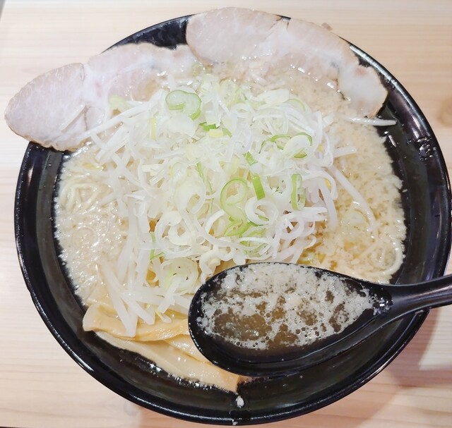 東京豚骨 背油とんこつらーめん 雷門 - 門前仲町/ラーメン | 食べログ