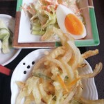 長寿庵 - サラダ、かき揚げ天ぷら