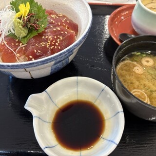 壺　雰囲気良さげです。 炭焼&wine 9 （スミヤキアンドワインナイン） - 元町（阪神