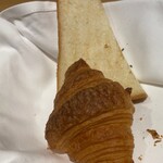 万平ホテル メインダイニングルーム - パン（かなり食べた後）