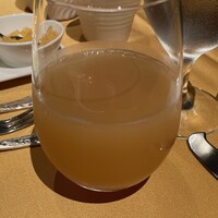 万平ホテル メインダイニングルーム - 桃のジュース