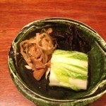 銀平 - 香の物　そのほかに「すくい豆腐」と「天ぷら　３品」が出る。