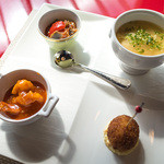 カレーセットのオードブル4品。どれもスペシャル～な美味しさです。