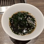 焼肉うしごろ - オモニの特製わかめスープです。