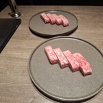 焼肉うしごろ - 熊本県産のA5厚切りサーロイン・2皿で160gです。