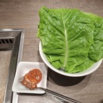 焼肉うしごろ - サンチュとサムジャンです。