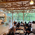 富良野チーズ工房 ピッツァ工房 - 店内は常に満席！