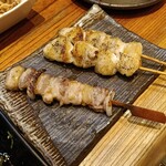 おかいち - 親どり（手前）、ぼんじり