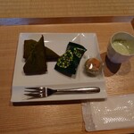 あいや 本店 - 抹茶のお菓子付き。