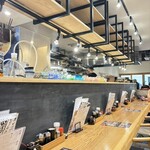 魚・串料理 つぼみ - カウンターでもくつろげる