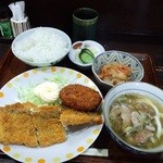 Ajidokoro Suzunoya - 日替り定食（650円）。すごいです、このCP！。鴨汁うどんは肉が結構入っていて楽しめました。白身魚のフライは骨もなく、バクバクといっちゃいました。ボリュームもすごいので腹パン。なんと驚愕のコーヒー付き