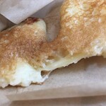 SURABI - ほんのり甘い生地にトロトロチーズの塩気が加わって良い感じです♪