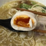 ラーメン いづる - 黄身の甘みが際立ってました(^^)