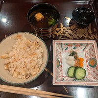 卓楽 - 松茸御飯と赤だしの味噌汁