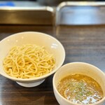 浜田山 - 魚介豚骨つけ麺、つけ汁