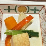 風流うどん・そば料理 歌行燈 - ちょうど良いお味の煮物、彩りも鮮やかで綺麗❣️