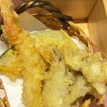 風流うどん・そば料理 歌行燈 - 薄い衣でカリッと揚げた天ぷら