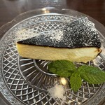 まちのイタリアン ワイン酒場 con le mani - バスクチーズケーキ