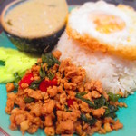 TSUGIHAGI - ガパオライス＆グリーンカレー