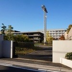 雑魚寝館 - 店の前は、関西大学・堺キャンパス