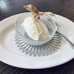 ラ クチーナ ヴェンティトレ - ミルクのジェラード