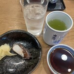 風月寿司 - 最初お酒飲まないと言ったらお冷とお茶下さいました、美ら海水族館からバスで3時間疲れた身体に沁みる..