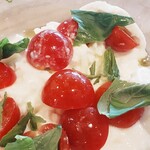 Trattoria&Pizzeria LOGIC - カプレーゼで頂きますが…