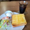 cafe 匠 - トーストモーニング(お飲み物+税込150円)
①バターたっぷりトースト②野菜サラダ(千切り甘藍&千切り紫甘藍&赤縮緬萵苣&ハム&明太子入りポテトサラダ等)③茹で卵
お飲み物①ICE珈琲(税込500円)