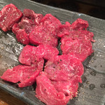 Yanagisawa - 上が首の肉、下はスネの肉