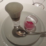 レフェルヴェソンス - アミューズです。紫蘇のシャーベットが鮮やか。