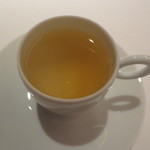 レフェルヴェソンス - いつもながら冷と温を同時に楽しめるウーロン茶でサッパリと。