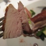 レフェルヴェソンス - 皮はパリット中はしっとりジューシーな美味しい鶏の味わいを。