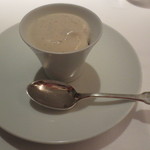 レフェルヴェソンス - 二品目のデザートは大麦若葉のアイスクリーム。