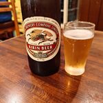 中央酒場 - 瓶ビール大瓶700円で乾杯！