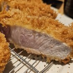 とんかつ目黒こがね - ロースかつの横顔