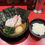 とらきち家 - とらきちラーメン並、半ライス