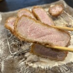 とんかつ ふじ井 - 花園黒豚のロースのアップ
