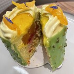 八芳園洋菓子店 - ピスタージュダブリコ　断面