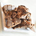 沸騰小吃城 - 醤大骨／豚背骨の醬油煮込み（７４８円）２０２５年９月