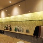 カウンター付近