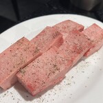 四谷三丁目 大衆焼肉 暴飲暴食 - 厚切り牛タン(2人前)